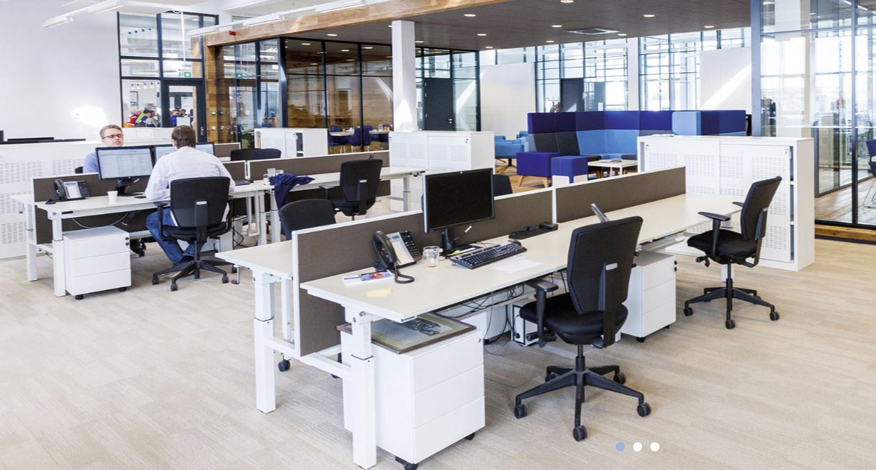 Ben je op zoek naar Office Center Cubeo 4-poot bureau SV ZZ grijs 25mm? Wij leveren dat!